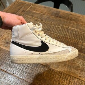 Nike Blazer Mid 77 Vintage Womens Size 7.5 White Black Retro Classic Sneakers
